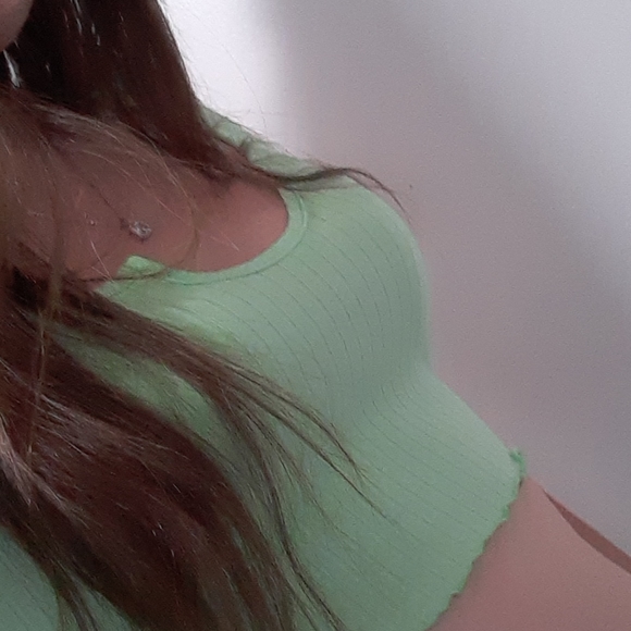 Cute green crop top - Picture 3 of 4